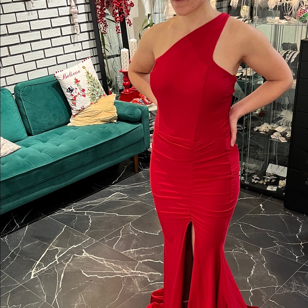 Chic One-Shoulder Red Dress